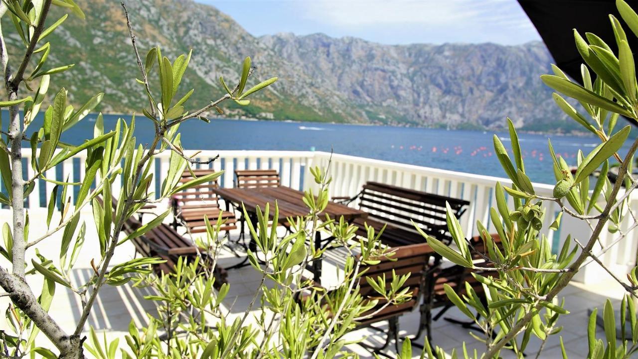 Penthouse Stoliv New Spa-Pool Villa Is Located 5M From The Sea, Exclusive Terrace,Private Jetty Wih Sunbeds, Pebble Beach, Secluded Location Total Area 375M2 At Your Disposal Kotor Buitenkant foto