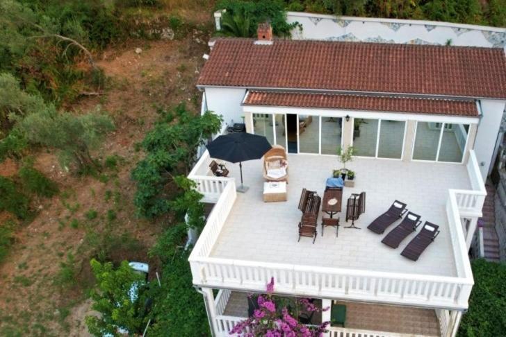 Penthouse Stoliv New Spa-Pool Villa Is Located 5M From The Sea, Exclusive Terrace,Private Jetty Wih Sunbeds, Pebble Beach, Secluded Location Total Area 375M2 At Your Disposal Kotor Buitenkant foto