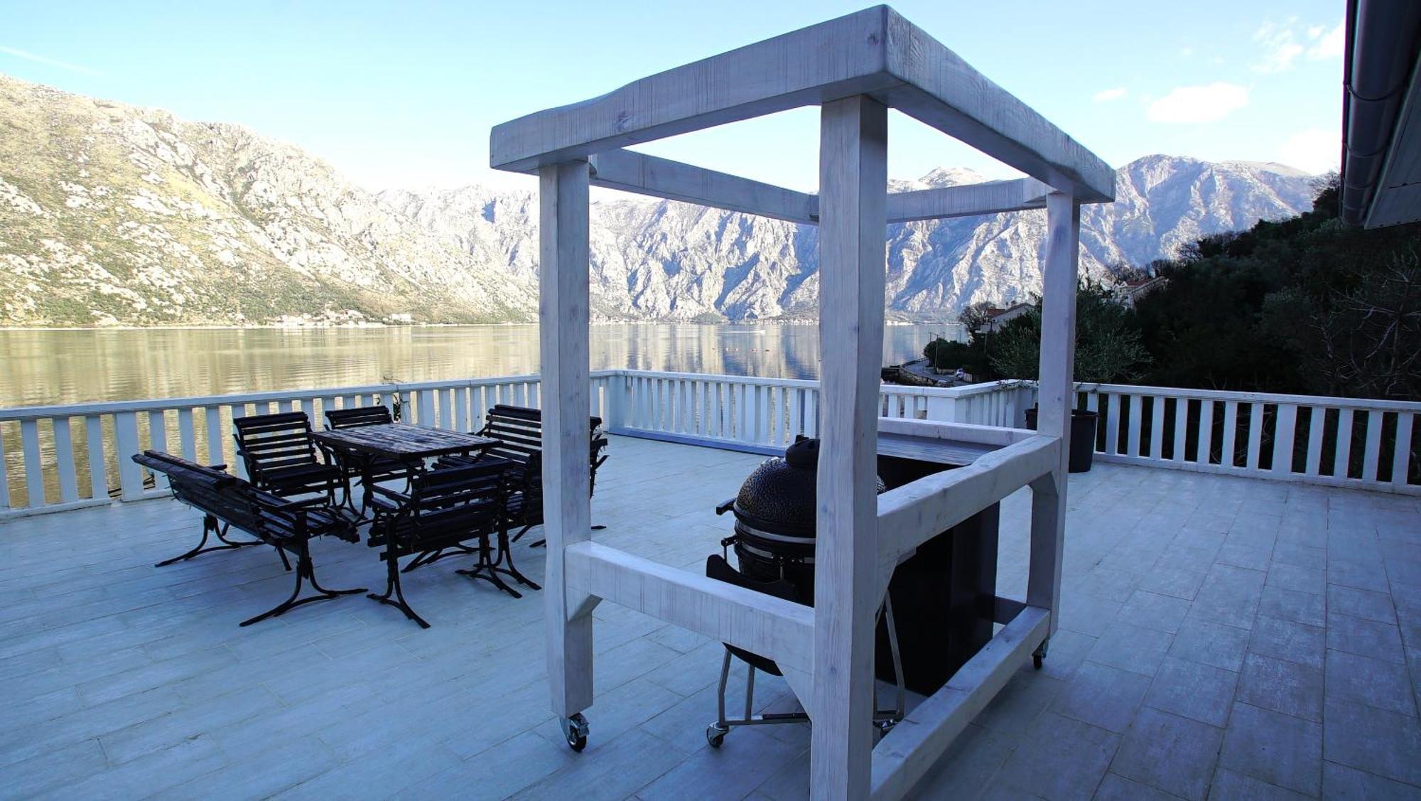 Penthouse Stoliv New Spa-Pool Villa Is Located 5M From The Sea, Exclusive Terrace,Private Jetty Wih Sunbeds, Pebble Beach, Secluded Location Total Area 375M2 At Your Disposal Kotor Buitenkant foto