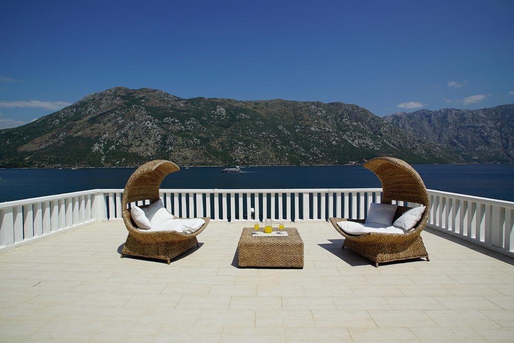 Penthouse Stoliv New Spa-Pool Villa Is Located 5M From The Sea, Exclusive Terrace,Private Jetty Wih Sunbeds, Pebble Beach, Secluded Location Total Area 375M2 At Your Disposal Kotor Buitenkant foto
