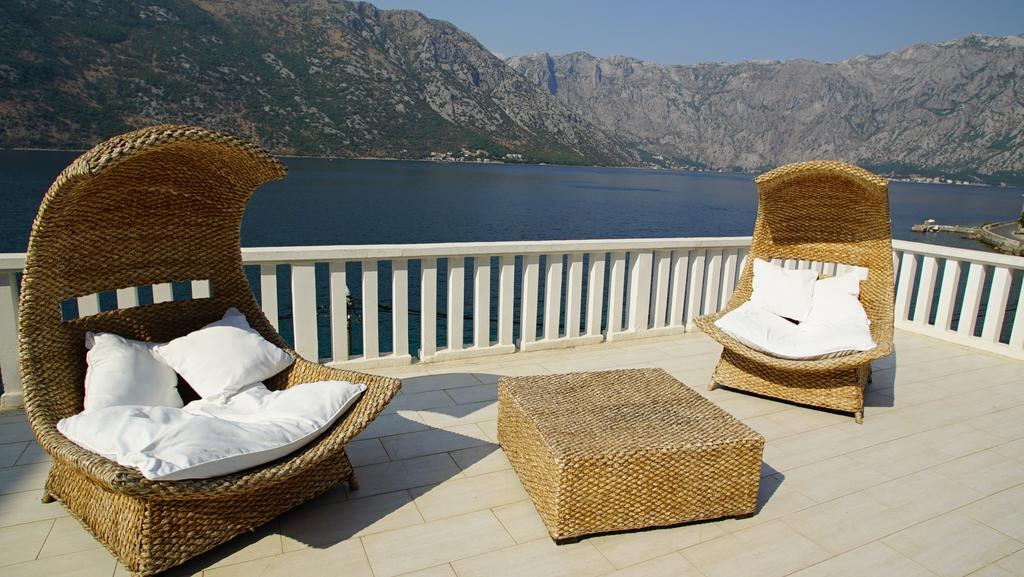 Penthouse Stoliv New Spa-Pool Villa Is Located 5M From The Sea, Exclusive Terrace,Private Jetty Wih Sunbeds, Pebble Beach, Secluded Location Total Area 375M2 At Your Disposal Kotor Buitenkant foto