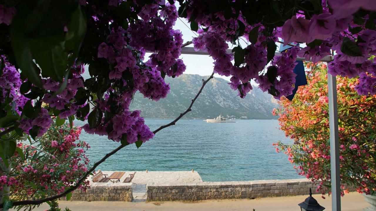 Penthouse Stoliv New Spa-Pool Villa Is Located 5M From The Sea, Exclusive Terrace,Private Jetty Wih Sunbeds, Pebble Beach, Secluded Location Total Area 375M2 At Your Disposal Kotor Buitenkant foto