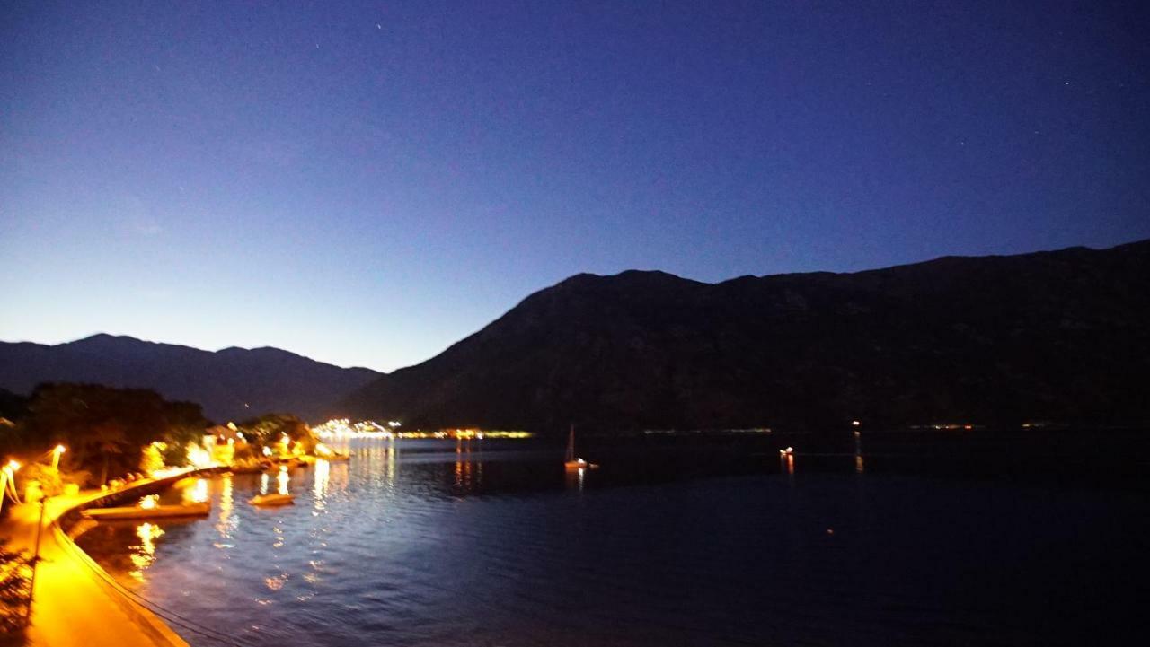 Penthouse Stoliv New Spa-Pool Villa Is Located 5M From The Sea, Exclusive Terrace,Private Jetty Wih Sunbeds, Pebble Beach, Secluded Location Total Area 375M2 At Your Disposal Kotor Buitenkant foto